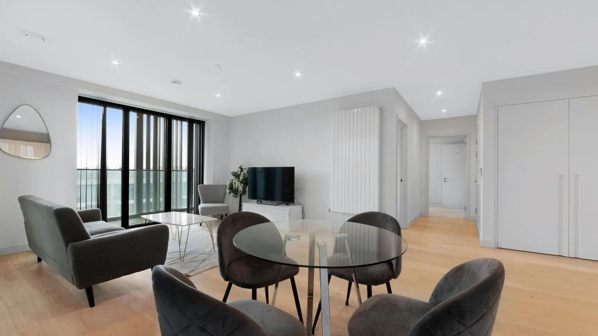 Excel 2 Bedroom Apartment Near City Aiport And O2 Arena London