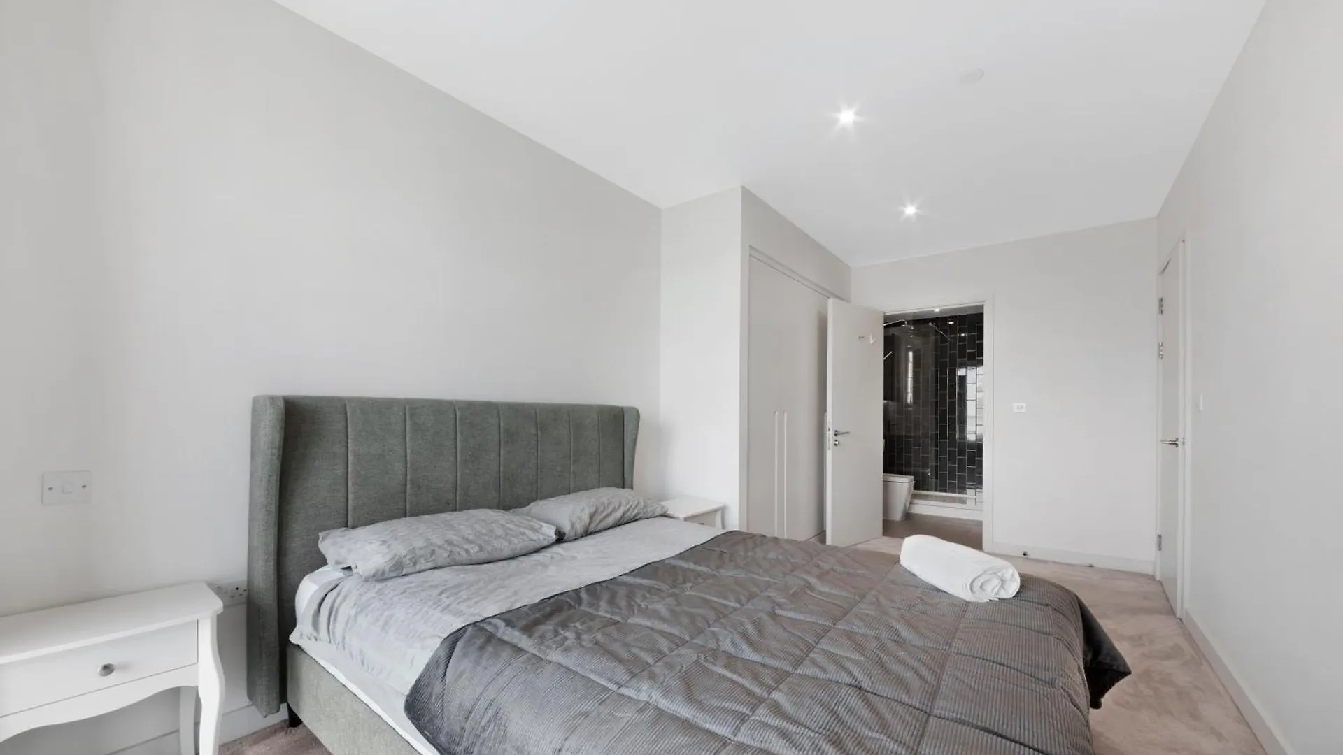 Excel 2 Bedroom Apartment Near City Aiport And O2 Arena London